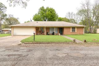 102 Rosewood Drive, Crockett, TX 75835