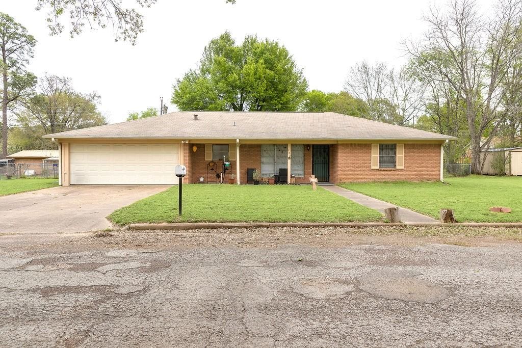 102 Rosewood Drive, Crockett, TX 75835