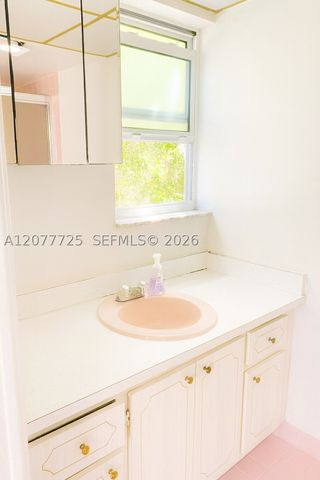 610 NE 12th Ave 308, Hallandale Beach, FL 33009