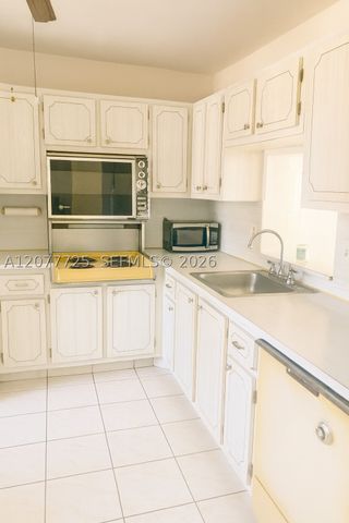 610 NE 12th Ave 308, Hallandale Beach, FL 33009