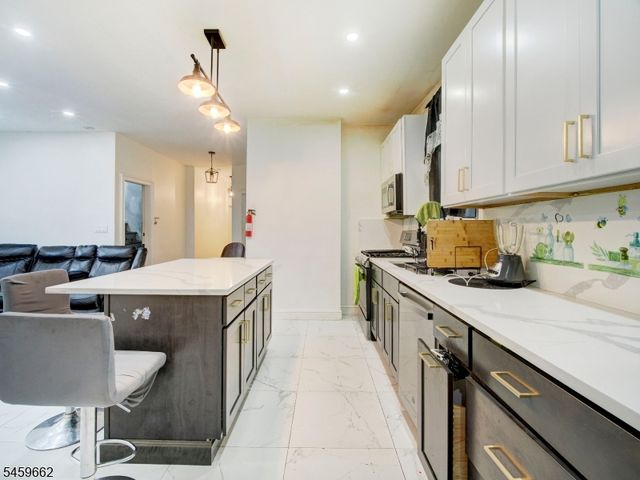 18 Shanley Ave, Newark City, NJ 07108