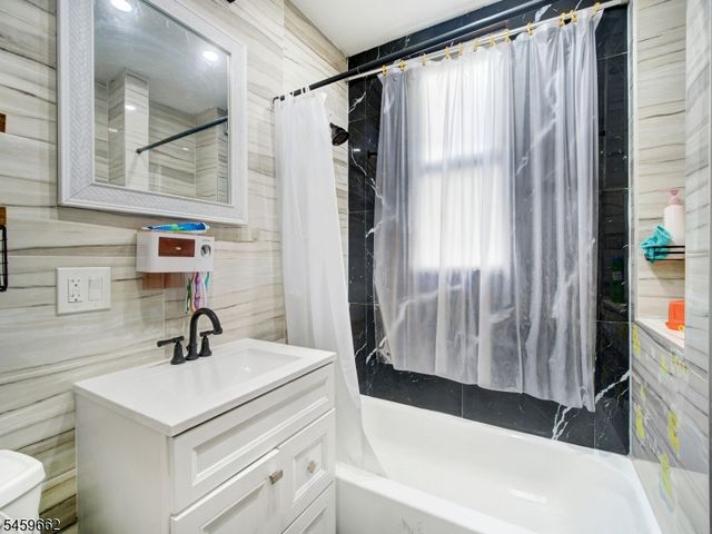 18 Shanley Ave, Newark City, NJ 07108