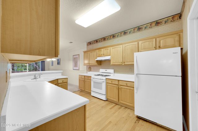 2 Silverside Road, Lakewood, NJ 08701
