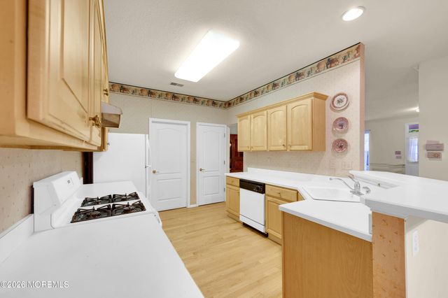 2 Silverside Road, Lakewood, NJ 08701