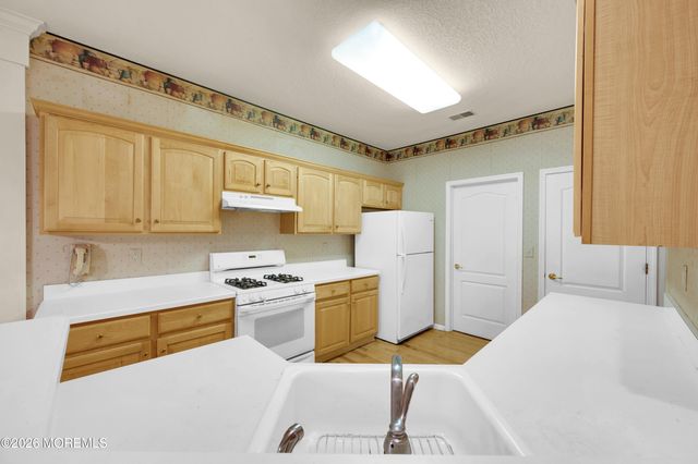 2 Silverside Road, Lakewood, NJ 08701