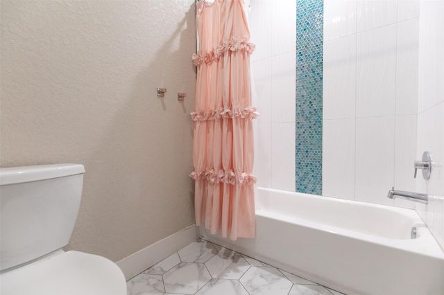 209 Dalton CIR, Horseshoe Bay, TX 78657