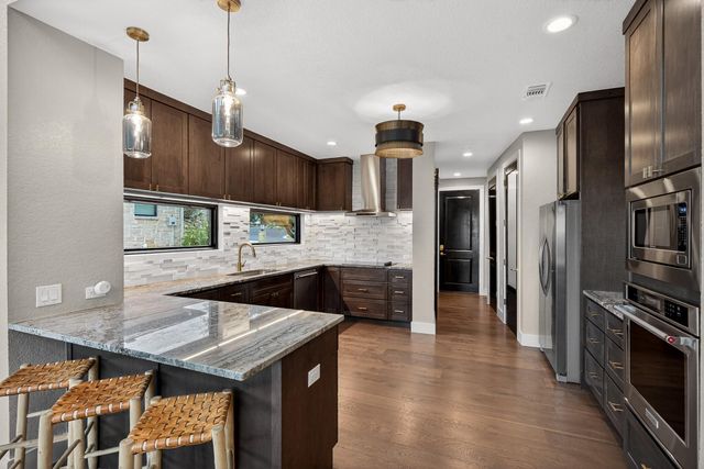 209 Dalton CIR, Horseshoe Bay, TX 78657