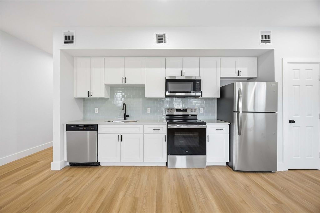 7625 De Priest Street A, Houston, TX 77088