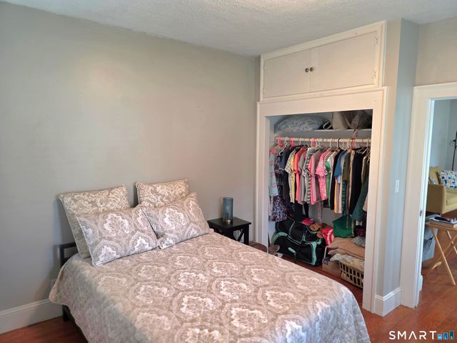 40 Englewood Avenue, Bloomfield, CT 06002