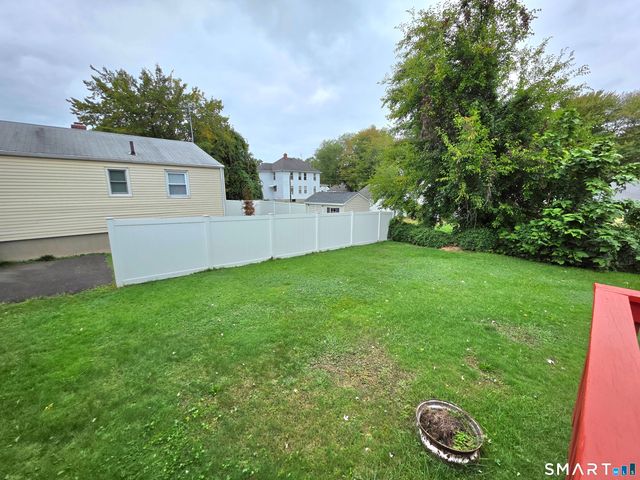 40 Englewood Avenue, Bloomfield, CT 06002