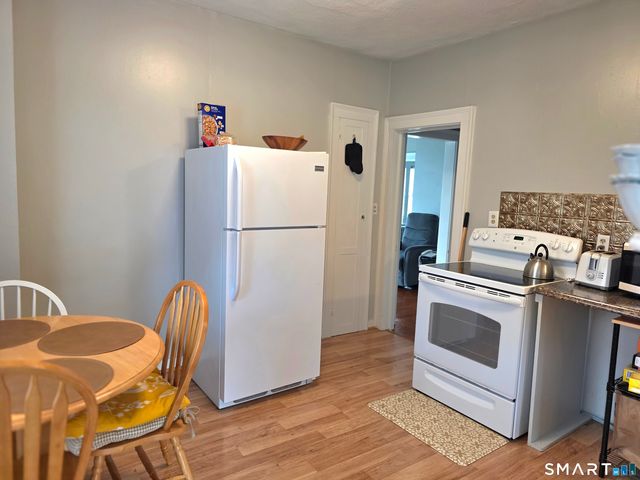 40 Englewood Avenue, Bloomfield, CT 06002