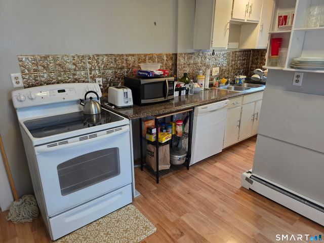 40 Englewood Avenue, Bloomfield, CT 06002