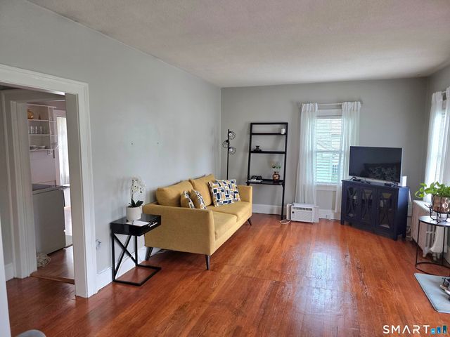 40 Englewood Avenue, Bloomfield, CT 06002