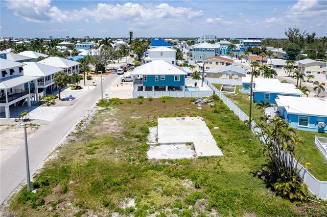 126 Delmar AVE, Fort Myers Beach, FL 33931