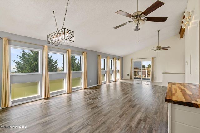 180 Hi Valley View St, Yakima, WA 98901