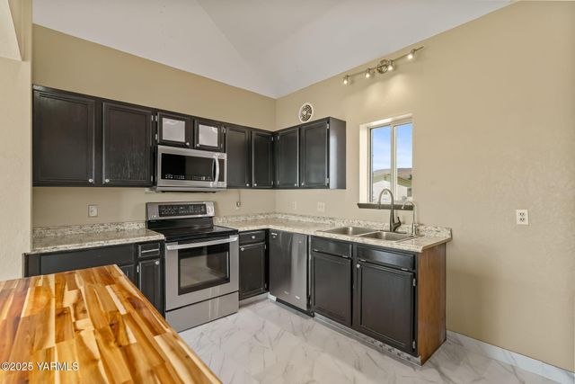 180 Hi Valley View St, Yakima, WA 98901