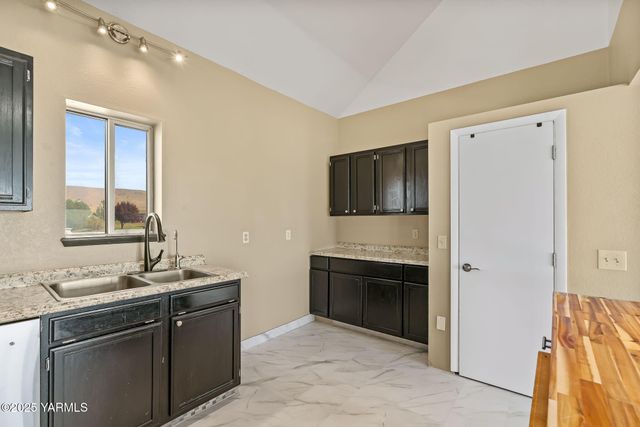 180 Hi Valley View St, Yakima, WA 98901