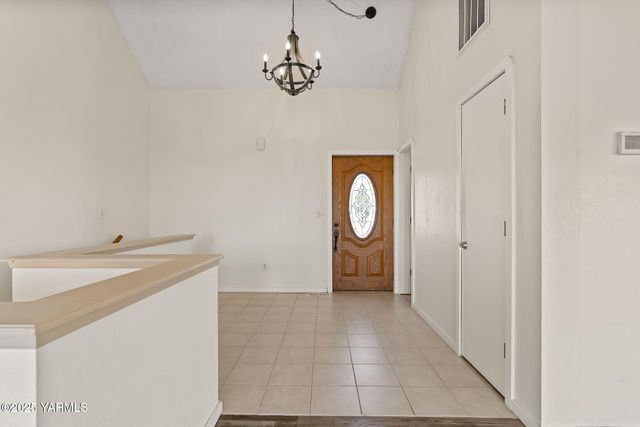 180 Hi Valley View St, Yakima, WA 98901