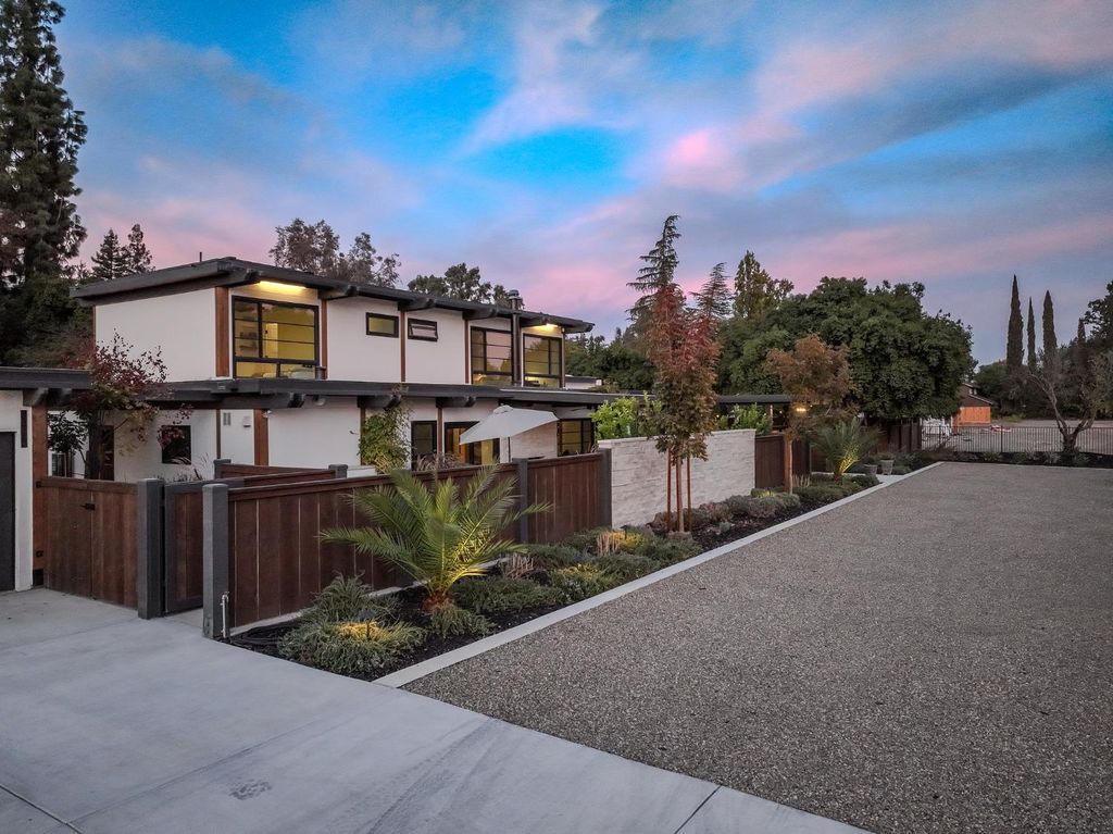 2284 W Palo Alto Avenue, Fresno, CA 93711