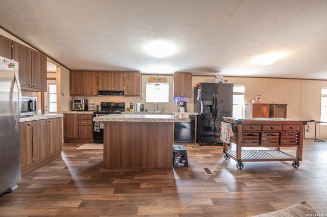 213 Oak View, La Vernia, TX 78121