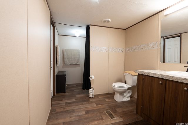 213 Oak View, La Vernia, TX 78121