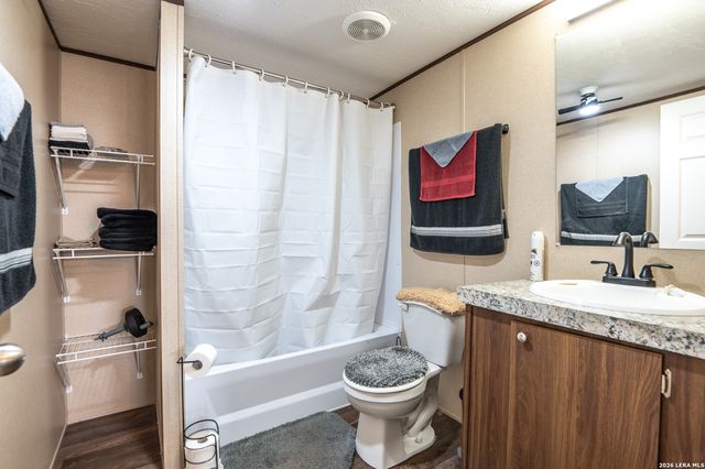 213 Oak View, La Vernia, TX 78121