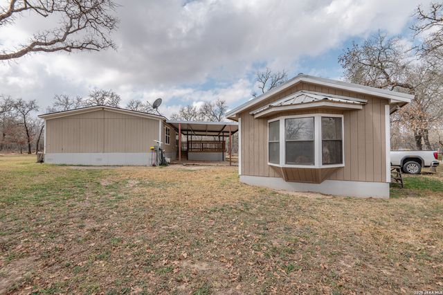 213 Oak View, La Vernia, TX 78121