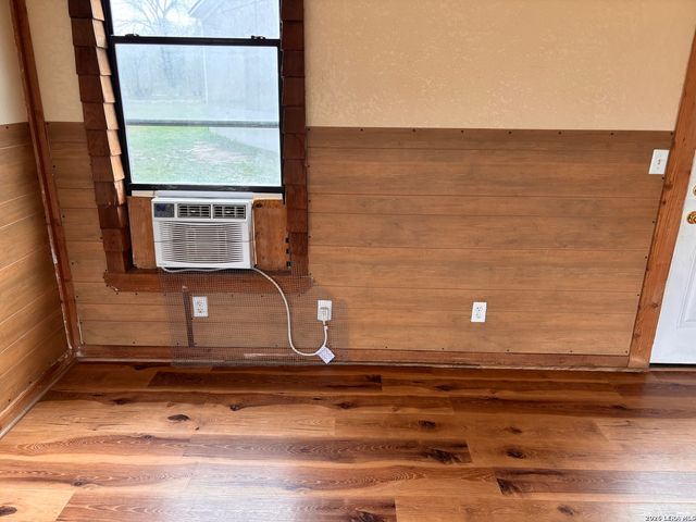 213 Oak View, La Vernia, TX 78121