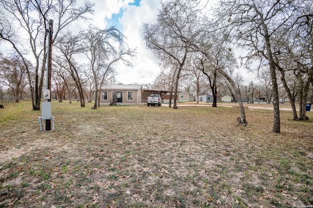 213 Oak View, La Vernia, TX 78121