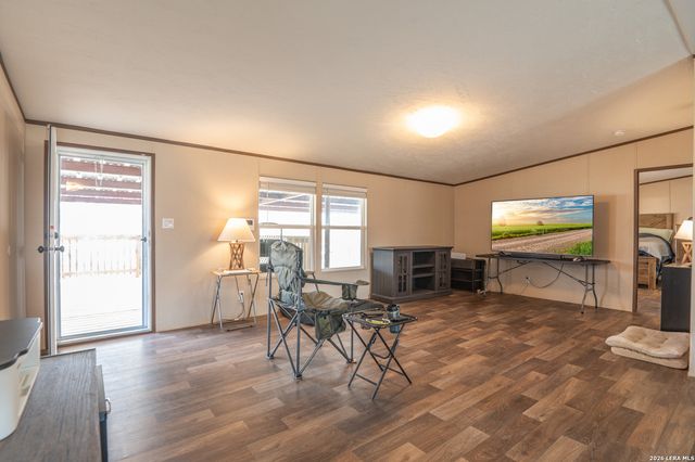 213 Oak View, La Vernia, TX 78121