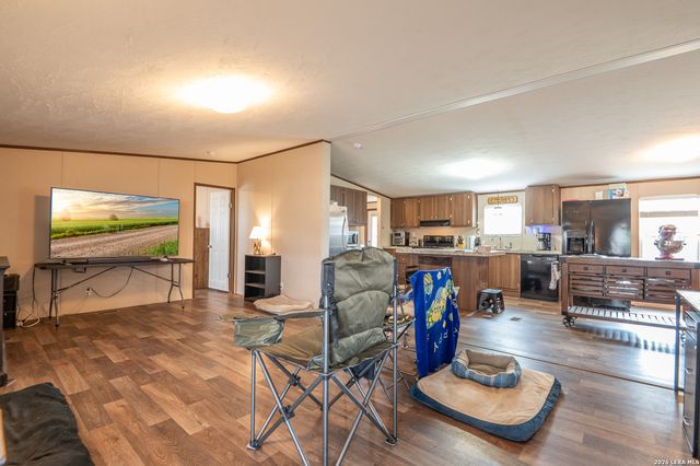 213 Oak View, La Vernia, TX 78121