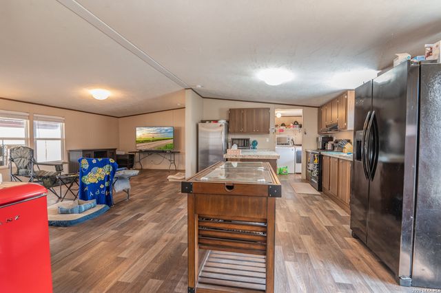 213 Oak View, La Vernia, TX 78121