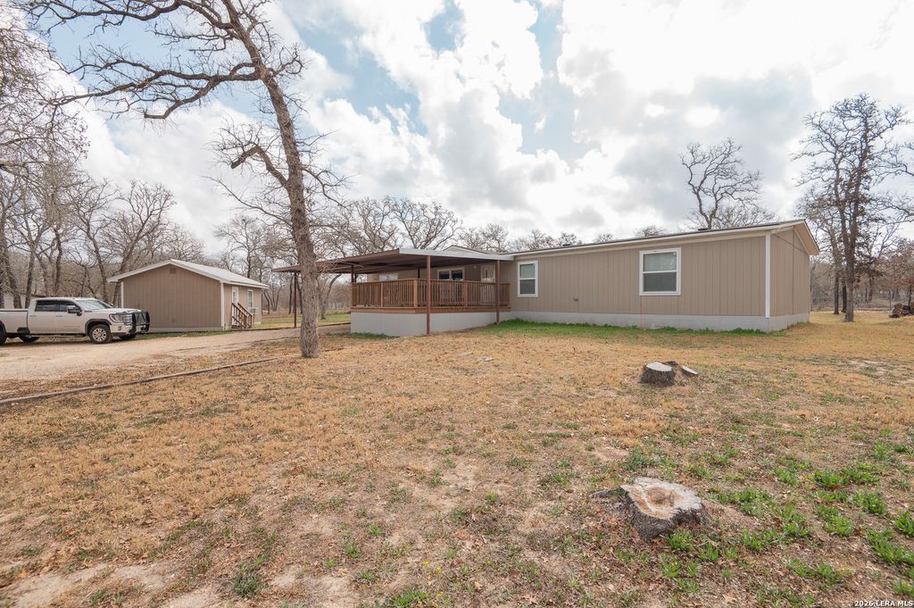 213 Oak View, La Vernia, TX 78121