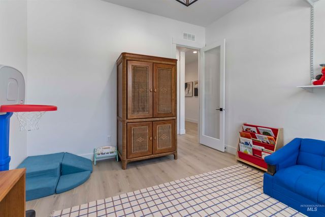 125 S Eagles Roost Way, Eagle, ID 83616