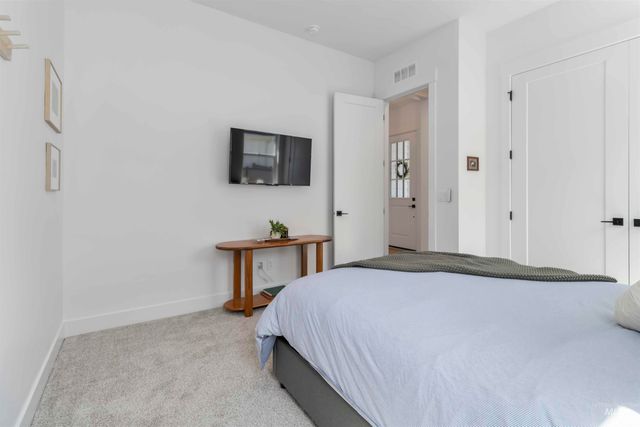 125 S Eagles Roost Way, Eagle, ID 83616