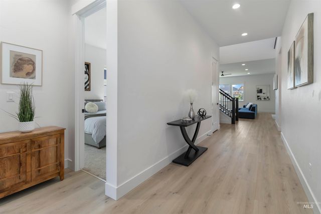 125 S Eagles Roost Way, Eagle, ID 83616