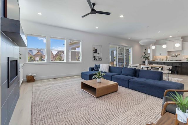 125 S Eagles Roost Way, Eagle, ID 83616