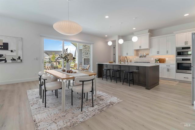 125 S Eagles Roost Way, Eagle, ID 83616