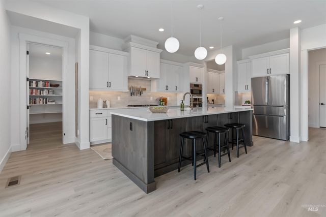 125 S Eagles Roost Way, Eagle, ID 83616