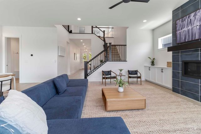 125 S Eagles Roost Way, Eagle, ID 83616