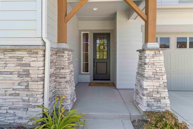 125 S Eagles Roost Way, Eagle, ID 83616