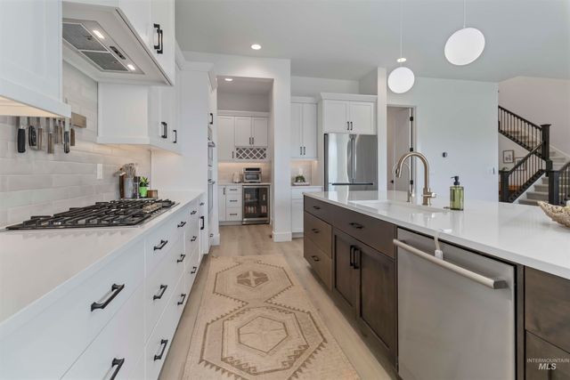 125 S Eagles Roost Way, Eagle, ID 83616