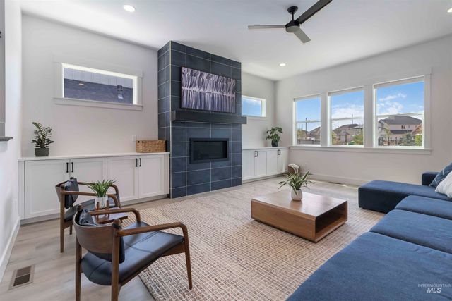 125 S Eagles Roost Way, Eagle, ID 83616