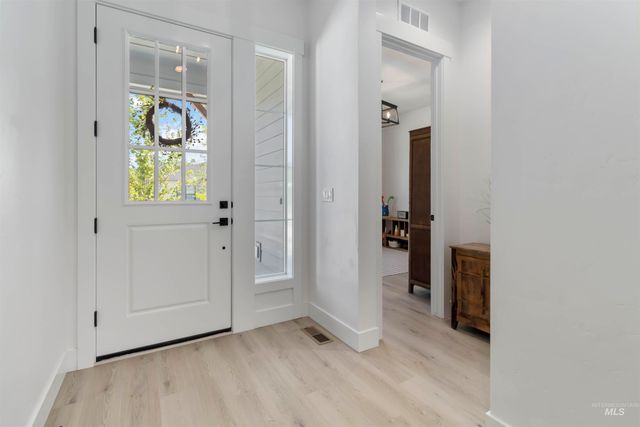 125 S Eagles Roost Way, Eagle, ID 83616