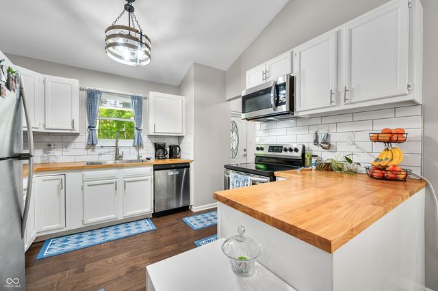 6933 Grey Wolf Drive, Nineveh, IN 46164