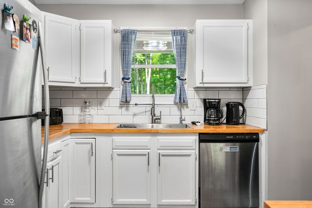 6933 Grey Wolf Drive, Nineveh, IN 46164