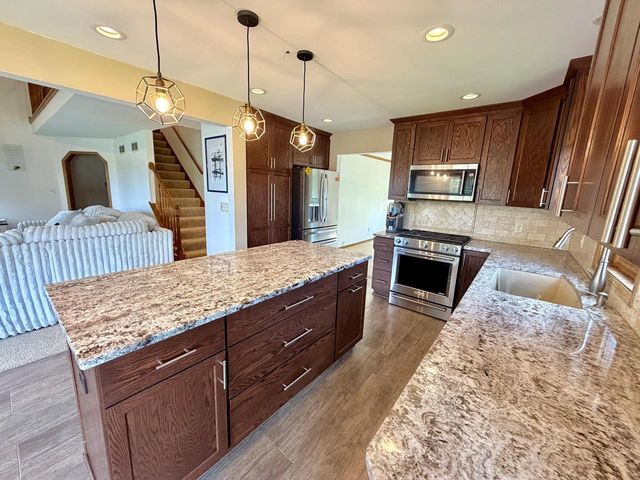W146N10907 Heritage PARKWAY, Germantown, WI 53022