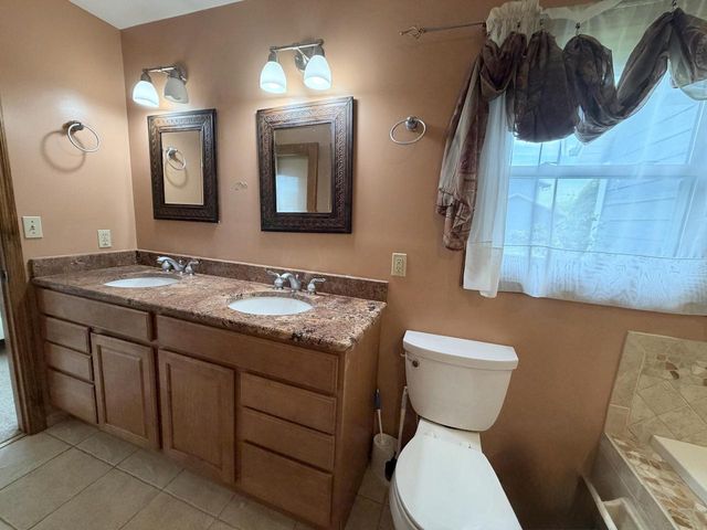 W146N10907 Heritage PARKWAY, Germantown, WI 53022