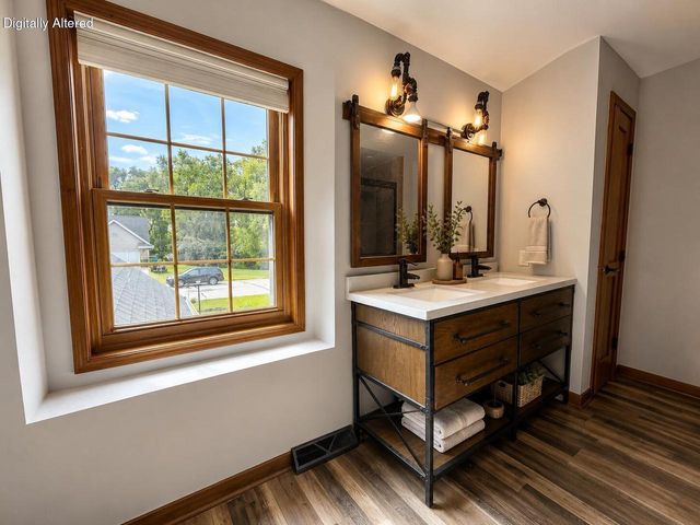 W146N10907 Heritage PARKWAY, Germantown, WI 53022