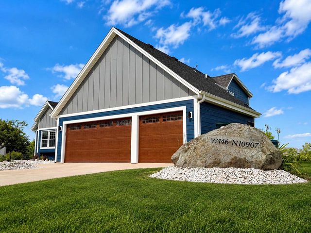 W146N10907 Heritage PARKWAY, Germantown, WI 53022